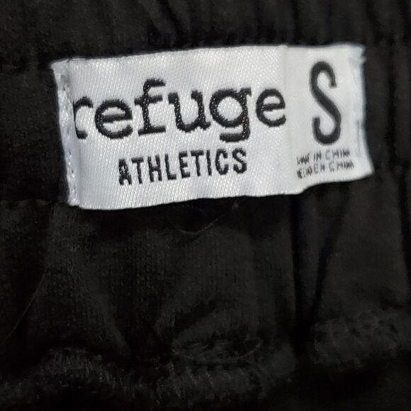 3 Piece Black Refuge Set - Crop Hoodie, Sports Bra, and Pants - Picture 8 of 13